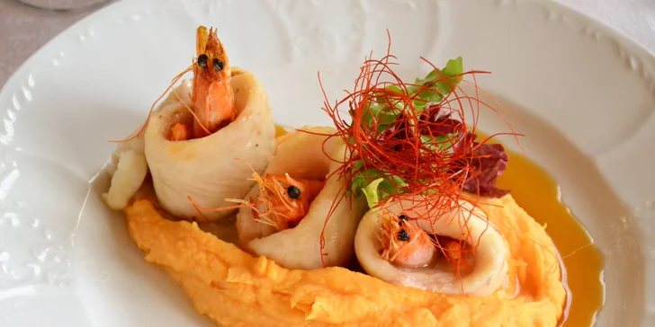4chodové degustační menu pro dva i s lahví prosecca: sumeček či svíčková, carpaccio a čokoládový fondant