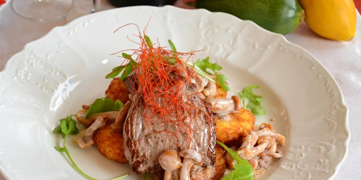 4chodové degustační menu pro dva i s lahví prosecca: sumeček či svíčková, carpaccio a čokoládový fondant