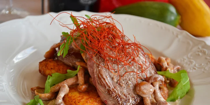 4chodové degustační menu pro dva i s lahví prosecca: sumeček či svíčková, carpaccio a čokoládový fondant