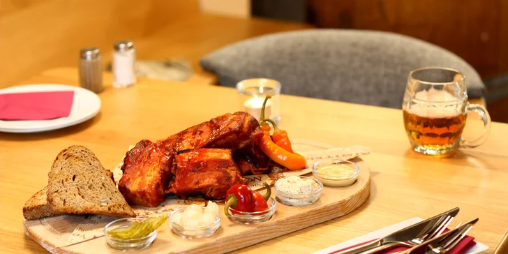 Degustace pěti netradičních piv i 500 či 1000 g královsky vyuzených žeber v BBQ omáčce