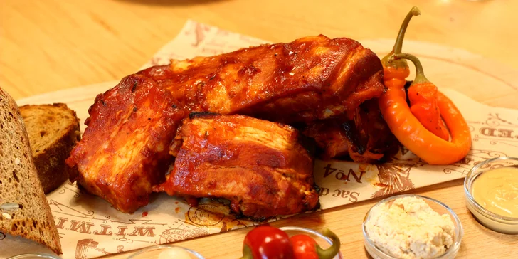 Degustace pěti netradičních piv i 500 či 1000 g královsky vyuzených žeber v BBQ omáčce
