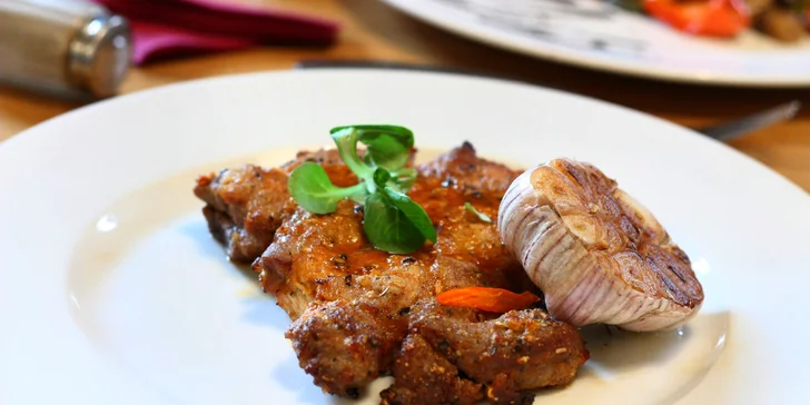 4chodové menu pro dva i s degustací piveček: škvarkovka, vývar, prso nebo krkovička, dezert a 5 točených