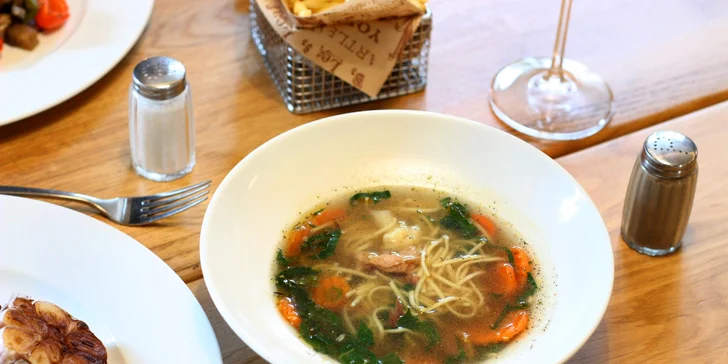 4chodové menu pro dva i s degustací piveček: škvarkovka, vývar, prso nebo krkovička, dezert a 5 točených