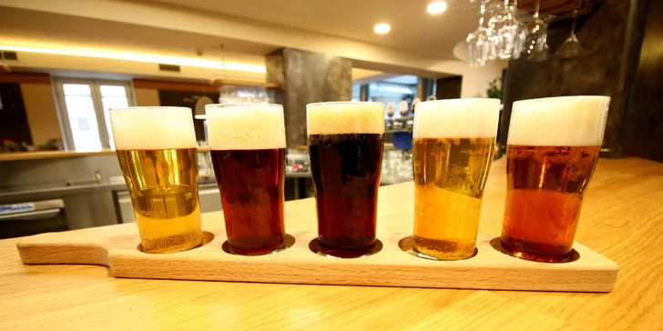 Aero menu: telecí či kuřecí burger nebo kilový mega burger s pivním setem a sorbety
