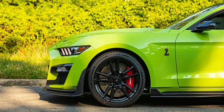Pronájem Fordu Mustang GT v Shelby paketu na 40 min. nebo až 24 hodin ve všední dny