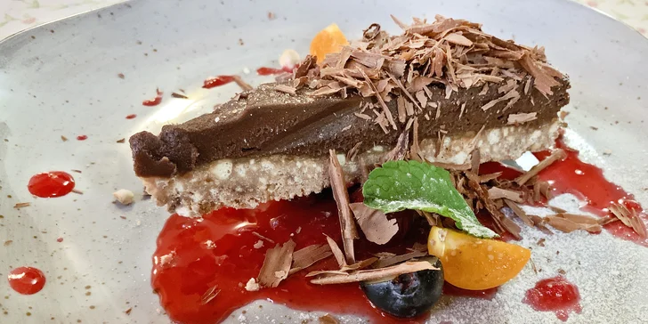 Menu o 3 nebo 4 chodech a k němu wellness, víno i degustace rumů, whisky či destilátů pro 2 osoby