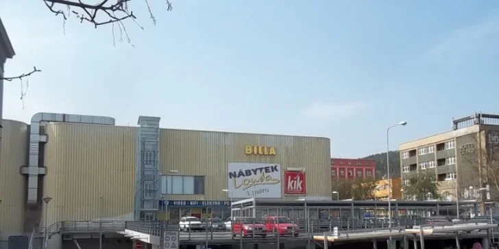 1 nebo 2 hodiny dovádění v dětské herně u Hrocha a káva pro rodiče