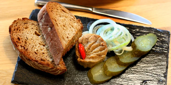 4chodové menu pro dva i s degustací piveček: škvarkovka, vývar, prso nebo krkovička, dezert a 5 točených