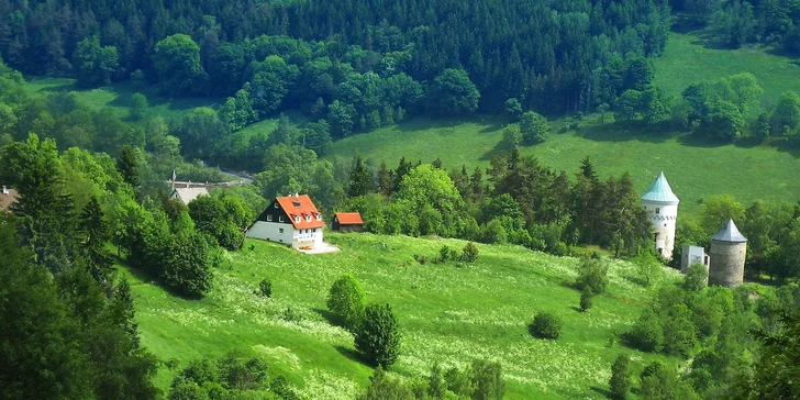 Luxusní vila pod Klínovcem: terasa s výhledem, 5 ložnic a koupelen, vybavená kuchyně