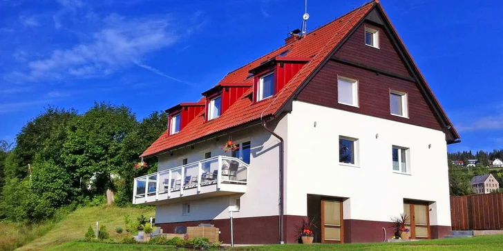 Luxusní vila pod Klínovcem: terasa s výhledem, 5 ložnic a koupelen, vybavená kuchyně
