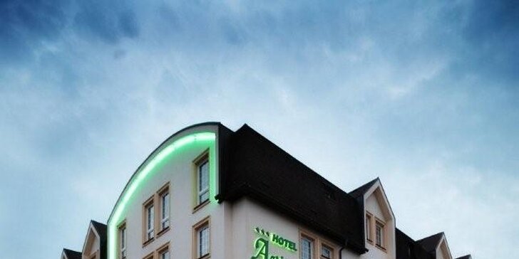 Ubytování s polopenzí v klidné části Prahy: moderní hotel s restaurací ve stylu první republiky