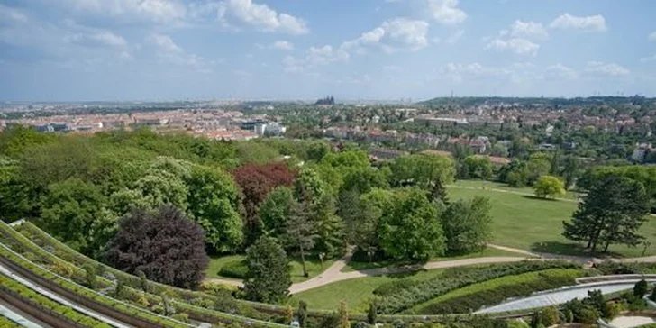 3 750 Kč za luxusní pobyt pro DVA v hotelu Praha! Výhled na Prahu a Hradčany, romantické procházky a komfortní ubytování, které využívá i česká fotbalová reprezentace, vše se slevou 50%!