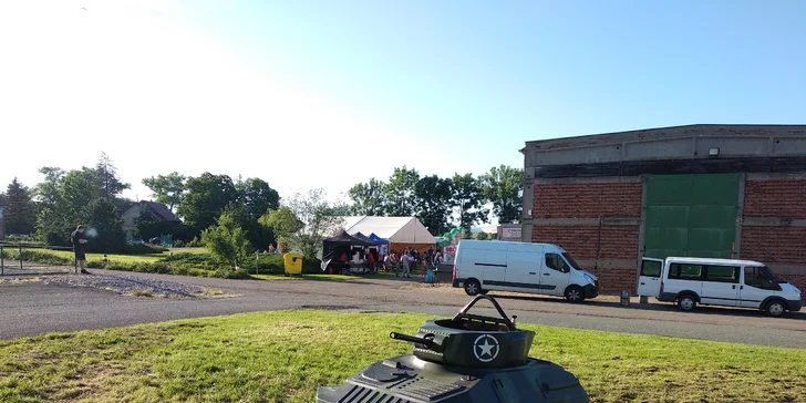 Staňte se tankistou: jízda v minitanku na 10 nebo 15 min. pro 1 osobu