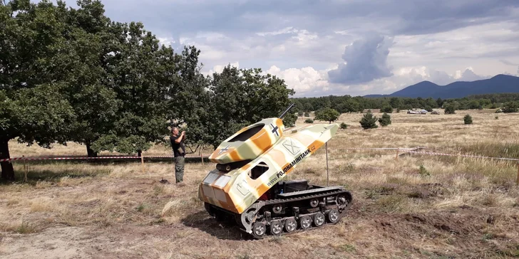 Staňte se tankistou: jízda v minitanku na 10 nebo 15 min. pro 1 osobu