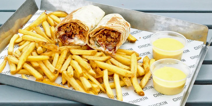 Dobroty z farmářského kuřete: stripsy, burrito nebo křídla a hranolky