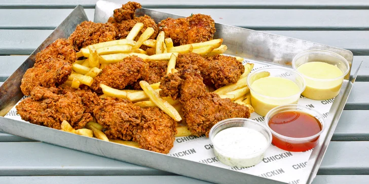 Dobroty z farmářského kuřete: stripsy, burrito nebo křídla a hranolky
