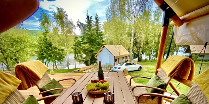 Glamping aneb luxusní stanování u Slapské přehrady: stany pro 4–6 osob,jarní i letní termíny