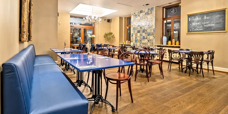 Otevřený voucher v hodnotě až 300 Kč na dobroty středozemní kuchyně: hummus, shakshuka, kebab aj.