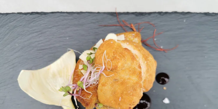 5chodové menu pro 2 gurmány: carpaccio, hovězí brisket nebo grilovaná chobotnice i parfait