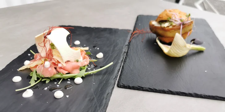 5chodové menu pro 2 gurmány: carpaccio, hovězí brisket nebo grilovaná chobotnice i parfait