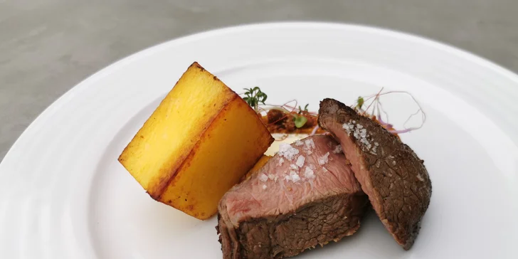 5chodové menu pro 2 gurmány: carpaccio, hovězí brisket nebo grilovaná chobotnice i parfait
