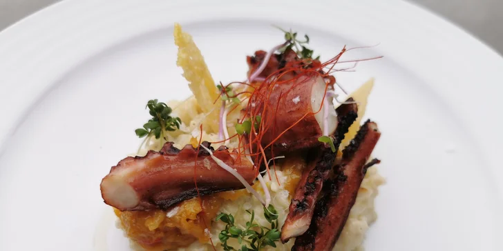 5chodové menu pro 2 gurmány: carpaccio, hovězí brisket nebo grilovaná chobotnice i parfait