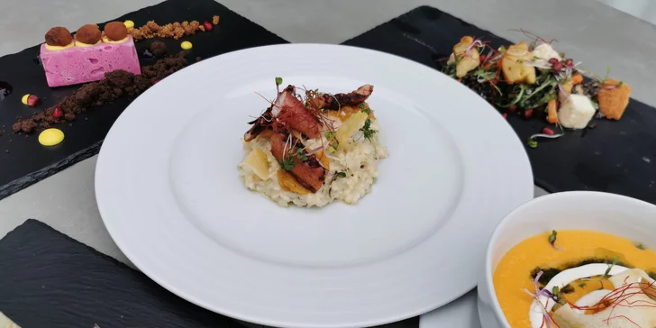 5chodové menu pro 2 gurmány: carpaccio, hovězí brisket nebo grilovaná chobotnice i parfait