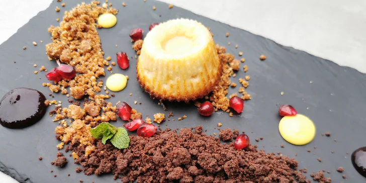 Tříchodové menu pro dva: houbový či mrkvový krém, kuřecí nebo krkovice a fondant