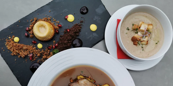 Tříchodové menu pro dva: houbový či mrkvový krém, kuřecí nebo krkovice a fondant