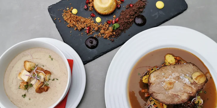 Tříchodové menu pro dva: houbový či mrkvový krém, kuřecí nebo krkovice a fondant