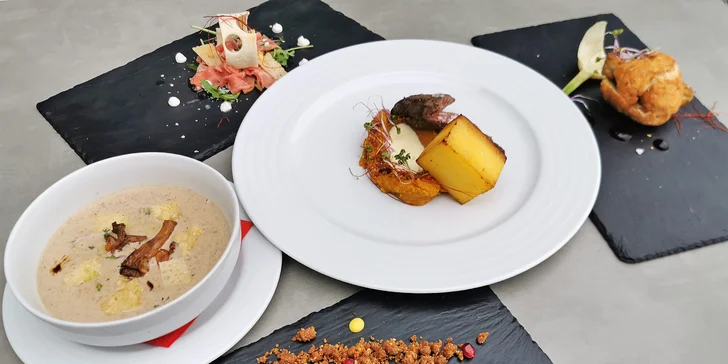 5chodové menu pro 2 gurmány: carpaccio, hovězí brisket nebo grilovaná chobotnice i parfait