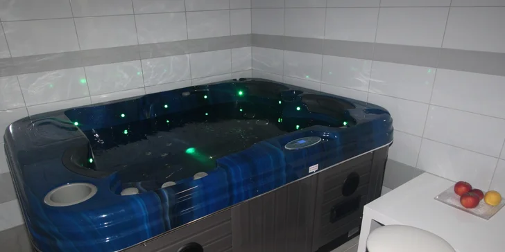 Relax i dobré jídlo: 3chodová večeře pro dva s privátní vířivkou a lahví vína či sektu