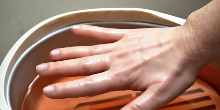 Klasická, sportovní či aromaterapeutická masáž celého těla i parafínový zábal rukou