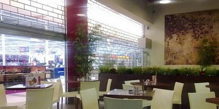 Dvě lahodné palačinky a dvě italské kávy illy