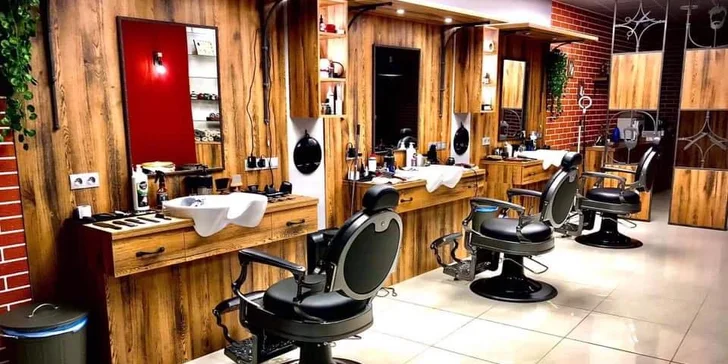 Barber péče pro pány: střih, úprava vousů i dárková kazeta kosmetiky