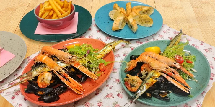 Sklizeň plodů moře v delikátním menu pro dva: humr, krevety, slávky a vanilkový dort na závěr