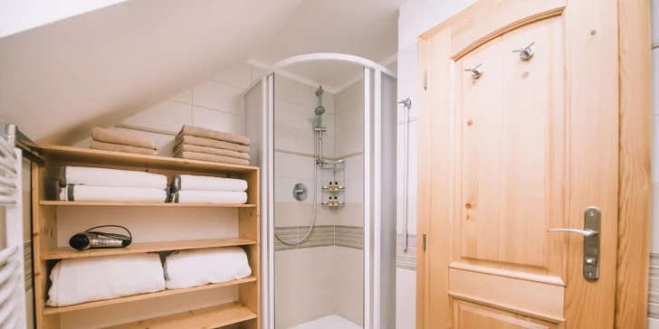 Relaxační pobyt uprostřed Jeseníků: pokoj Deluxe i chata jen pro vás, snídaně a wellness