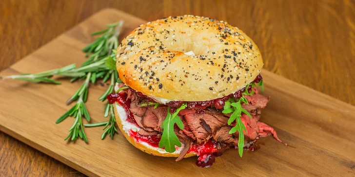 Box plný bagelů: 6 nebo 9 kousků s masem, rybou, guacamole i nasladko