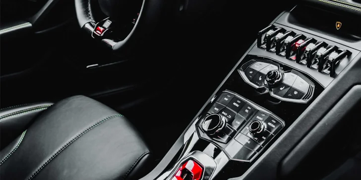 Užijte si parádní jízdu v Lamborghini Huracán: až 40 minut jako řidič nebo spolujezdec včetně paliva