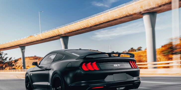 Dopřejte si pořádnou jízdu: až 60 min. řidičem nebo spolujezdcem ve Fordu Mustang GT 5.0