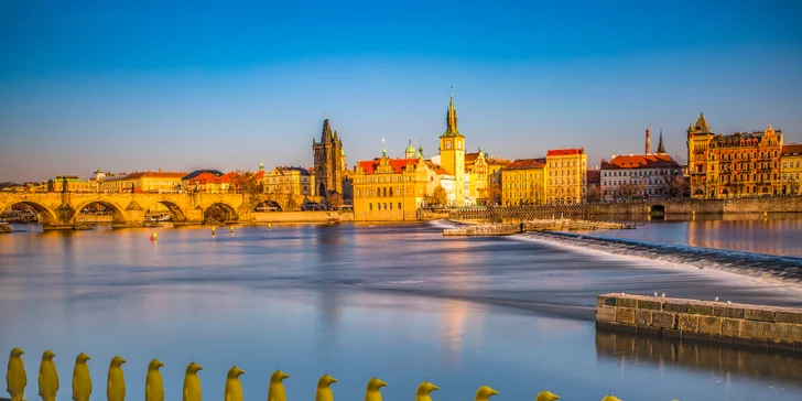 Designový hotel na okraji Prahy: 1–7 nocí v pokoji Deluxe, snídaně a vyhřívaný bazén i vířivka
