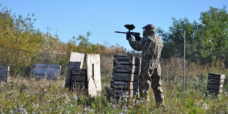 Výlet na čtyřkolce na Karlštejn a po okolí: 2 nebo 4 hodiny i poukaz na paintball