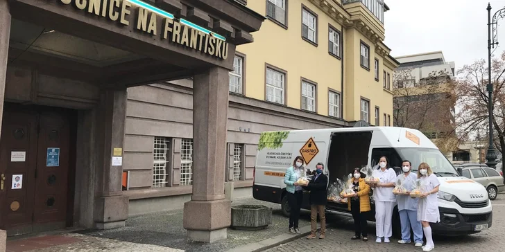 Dodejte sílu zdravotníkům: příspěvek na ovocné koše plné vitamínů s dovozem až do nemocnic
