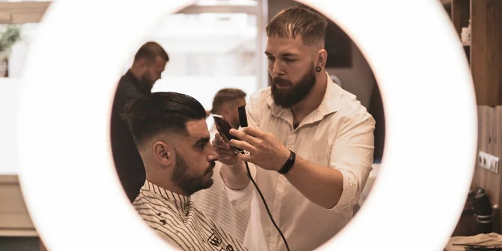 Barber péče pro pány: střih, úprava vousů i dárková kazeta kosmetiky