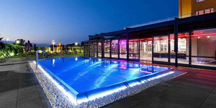 Designový hotel na okraji Prahy: 1–7 nocí v pokoji Deluxe, snídaně a vyhřívaný bazén i vířivka