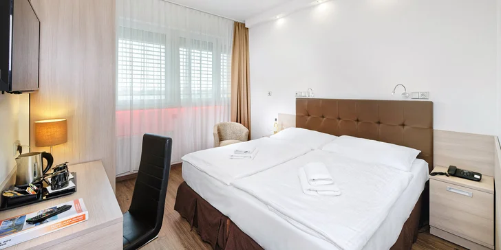Designový hotel na okraji Prahy: 1–7 nocí v pokoji Deluxe, snídaně a vyhřívaný bazén i vířivka
