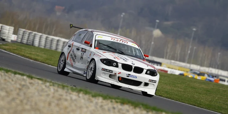 Až 9 kol na jednom ze 3 okruhů v BMW M3 nebo 130i Cup s rallye závodníkem Martinem Semerádem