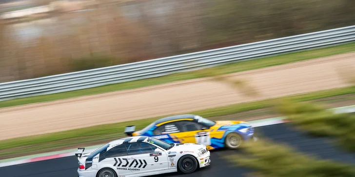 Až 9 kol na jednom ze 3 okruhů v BMW M3 nebo 130i Cup s rallye závodníkem Martinem Semerádem