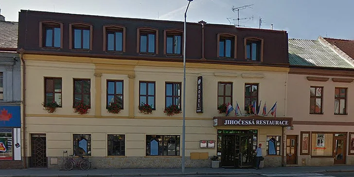 Parádní wellness pobyt: Kleopatřino hýčkání pro 2 v lázních Poděbrady