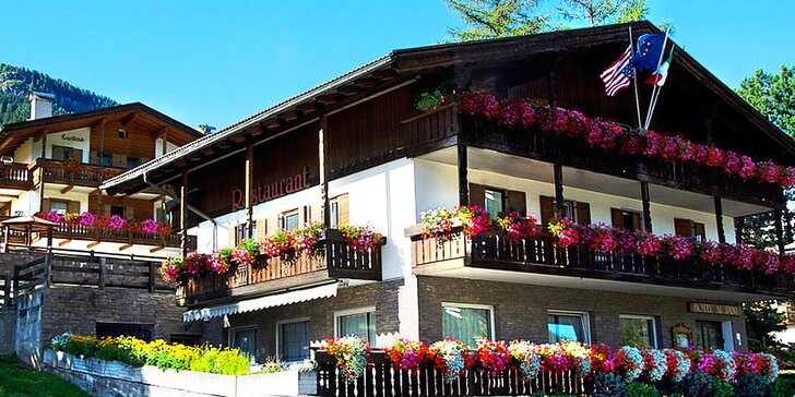 Na lyže do Dolomit: 3* hotel Ai Pini ve Vigo di Fassa, snídaně i skipas Dolomiti Superski